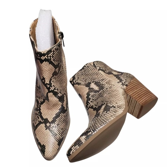 Sun + Stone Womens Ivory Snake Print Block Heel Pointed Toe Zip Ankle Boots Sz 8 - Picture 2 of 9